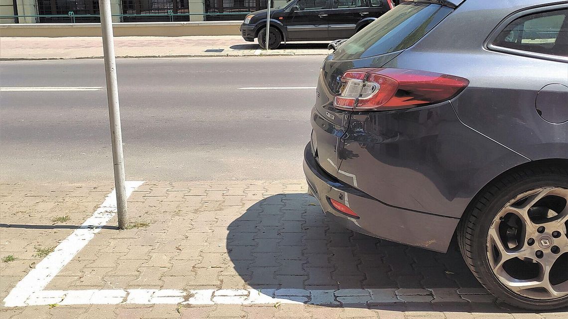 Lublin. Poziome oznakowanie miejsc parkingowych odnowione. Ale czy właściwie?