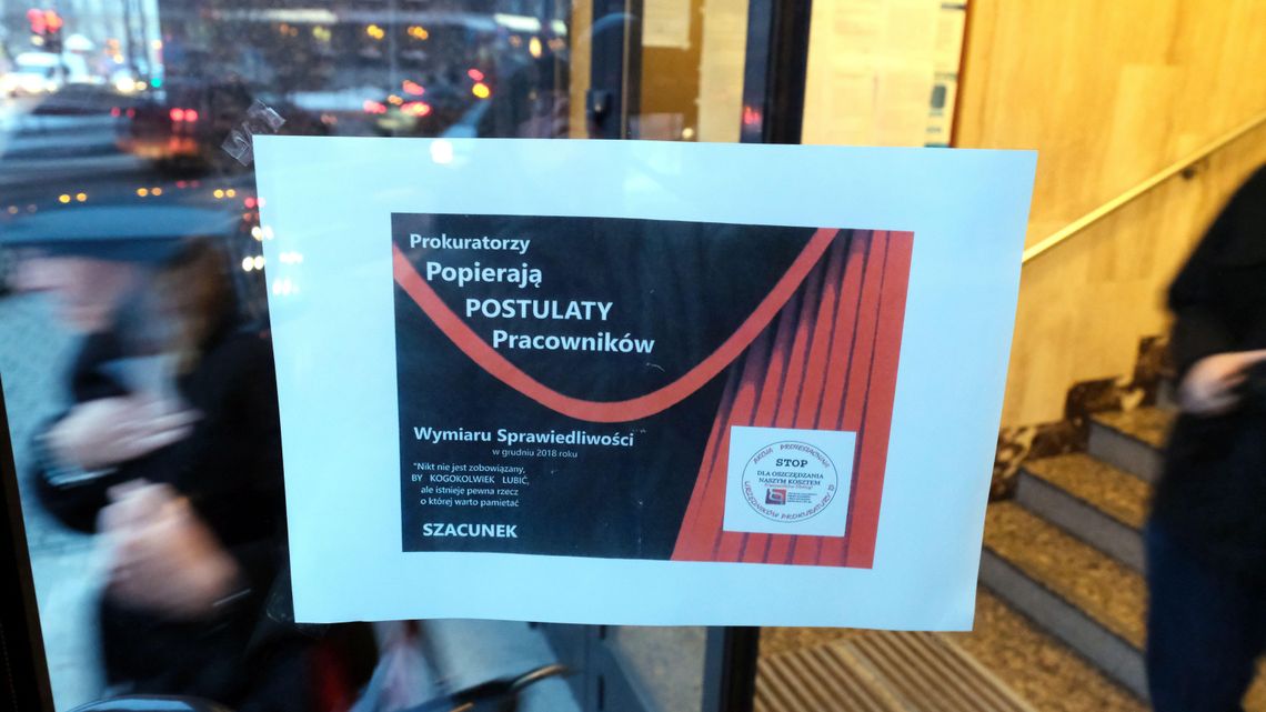 Lublin: Pracownicy prokuratur będą występować o zgodę na dodatkowe zatrudnienie w supermarketach