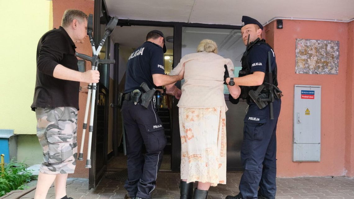 Lublin: Prasował ubrania, doszło do pożaru. Trzeba było ewakuować 50 osób [zdjęcia]