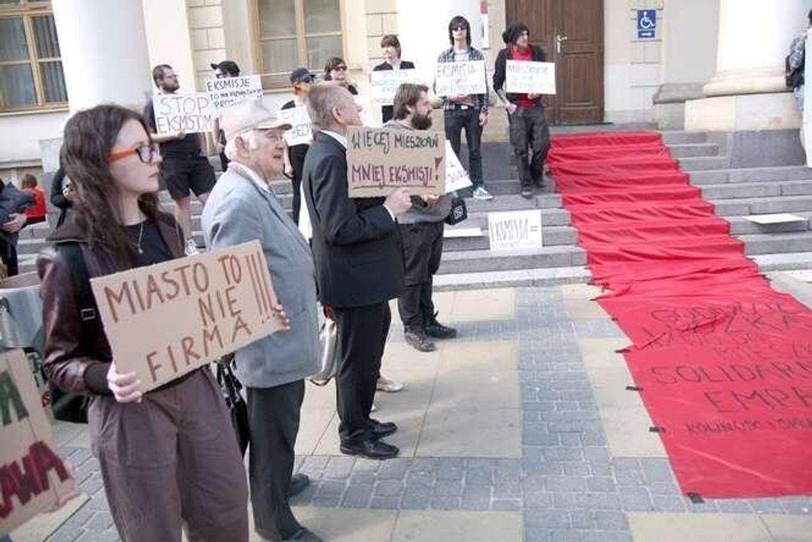Lublin: Protestowali w obronie zadłużonych lokatorów (zdjęcia) Lublin: Protestowali w obronie zadłużonych lokatorów (zdjęcia)