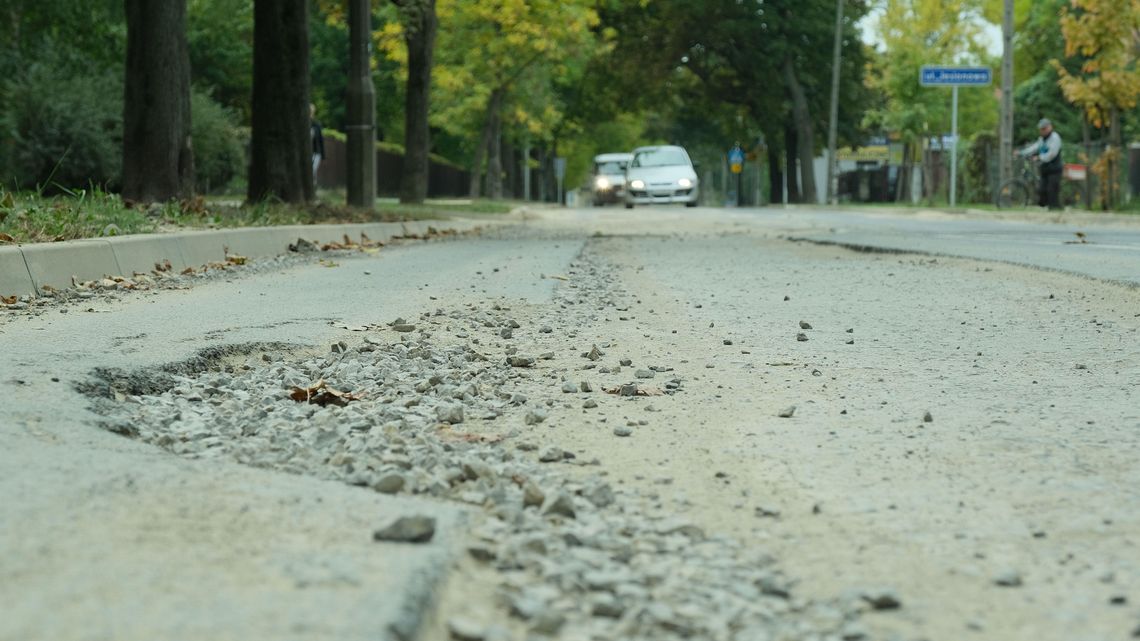 Lublin: Prowizorka na ulicy. Rozkopali jezdnię i nie poprawili, kierowcy się skarżą