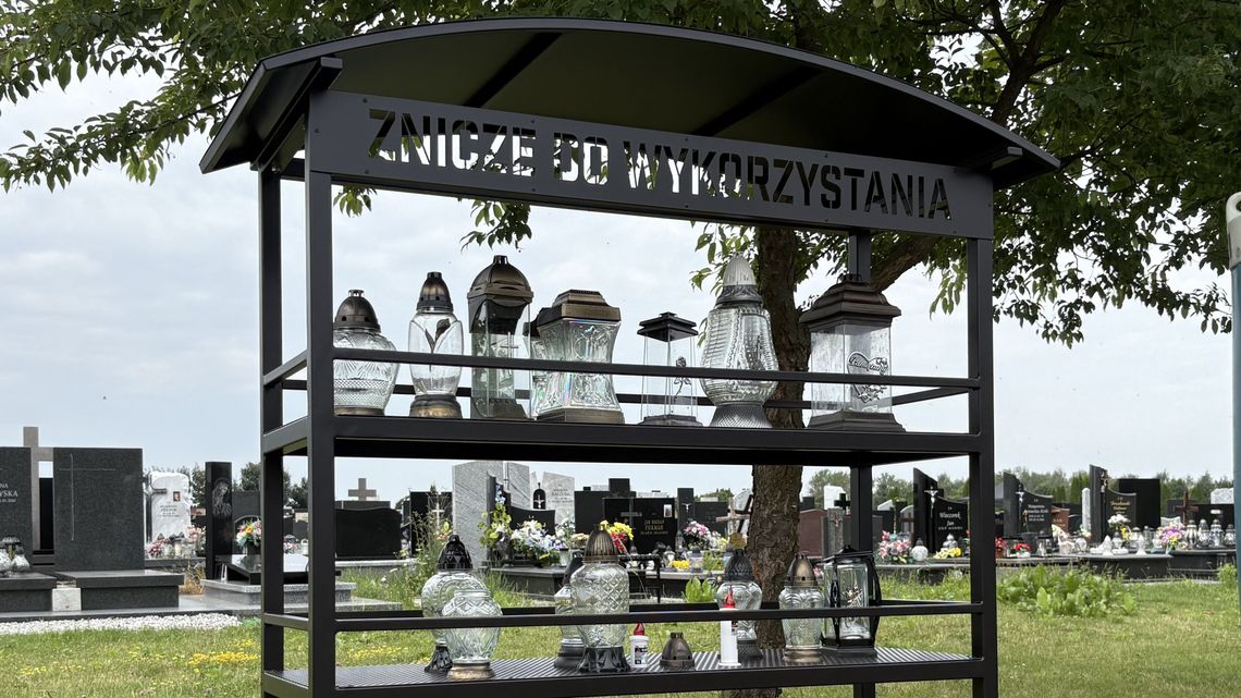 Lublin przed 1 listopada: mniej plastiku, więcej pamięci. Miasto apeluje o ekologiczne dekoracje grobów Lublin przed 1 listopada: mniej plastiku, więcej pamięci. Miasto apeluje o ekologiczne dekoracje grobów