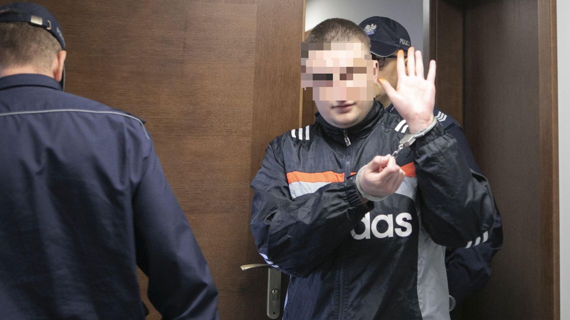 Lublin: Przez chwilę stał nad matką i „patrzył w nietypowy sposób”. Potem się na nią rzucił Lublin: Przez chwilę stał nad matką i „patrzył w nietypowy sposób”. Potem się na nią rzucił