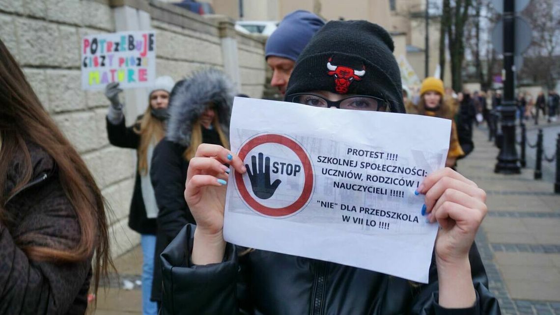 Lublin: Ratusz nie uległ protestom. Liceum ma stracić parter