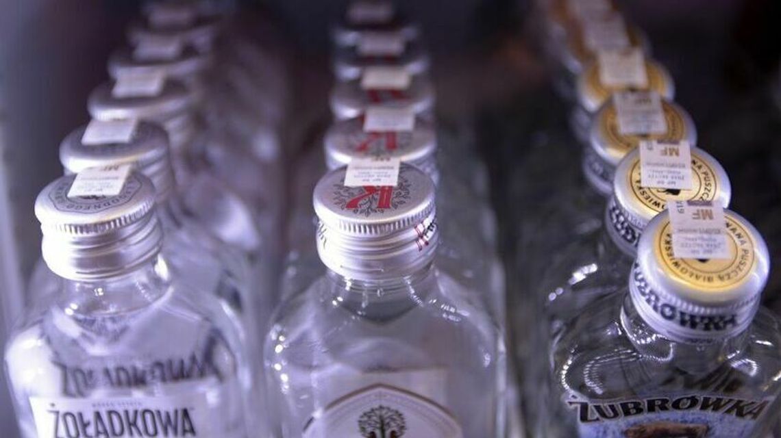 Lublin. Regularnie kradł ze sklepu wódkę. W sumie uzbierało się kilkadziesiąt butelek