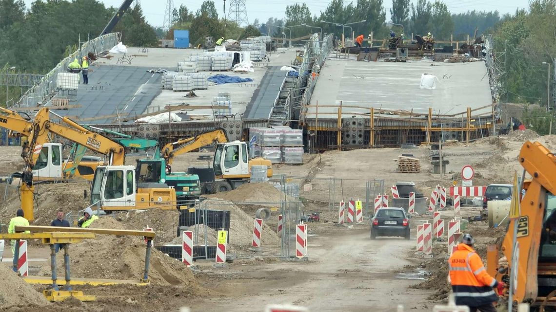 Lublin: Rosną betonowe konstrukcje wiaduktów. Kiedy otworzą drogę? [zdjęcia]
