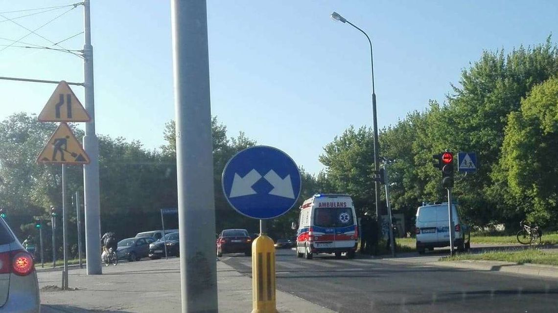 Lublin: Rowerzysta potrącony na ul. Jana Pawła II, wypadek na rondzie Mohyły
