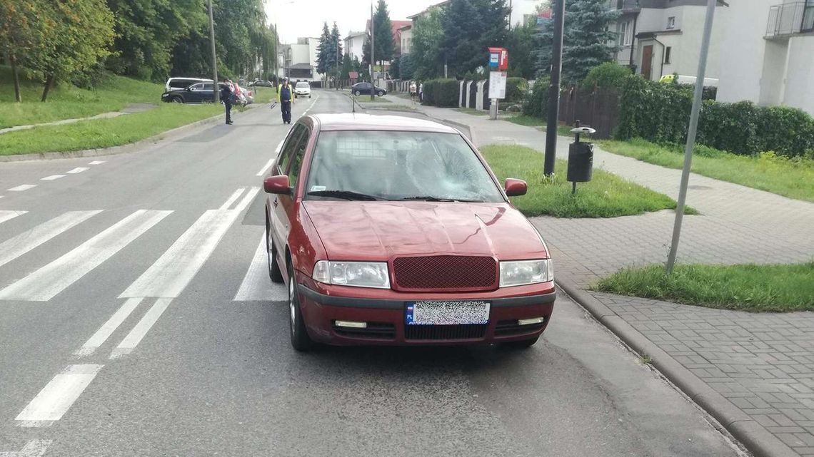 Lublin: Rowerzystka zjechała nagle na lewą stronę, została potrącona przez samochód