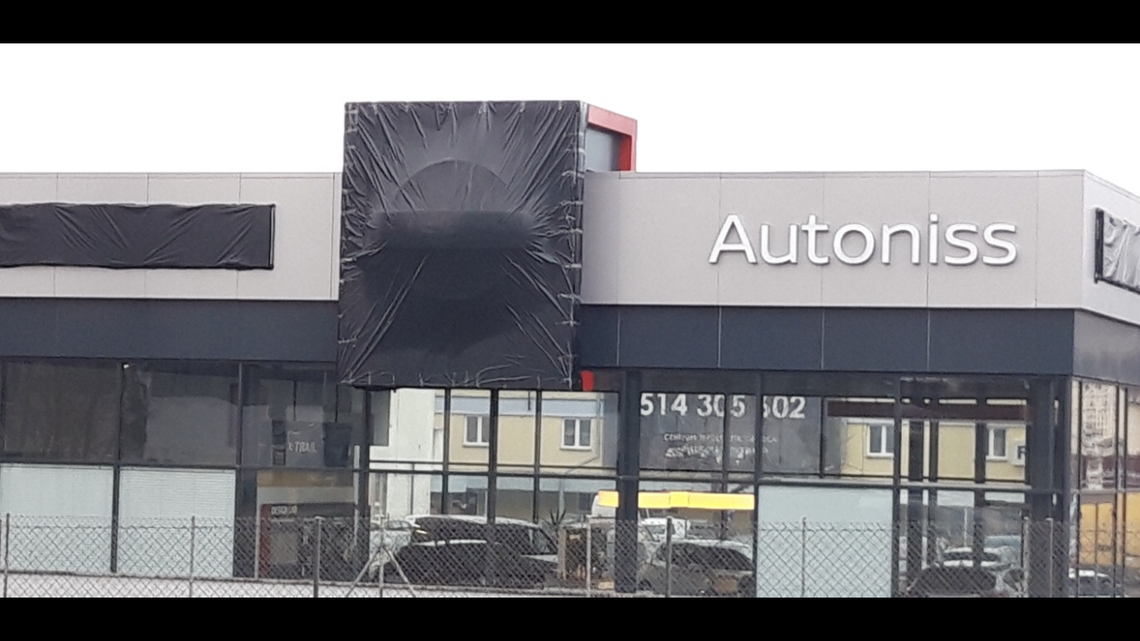 Lublin: Salon Nissana z zasłoniętym logo. Firma padła ofiarą oszustwa