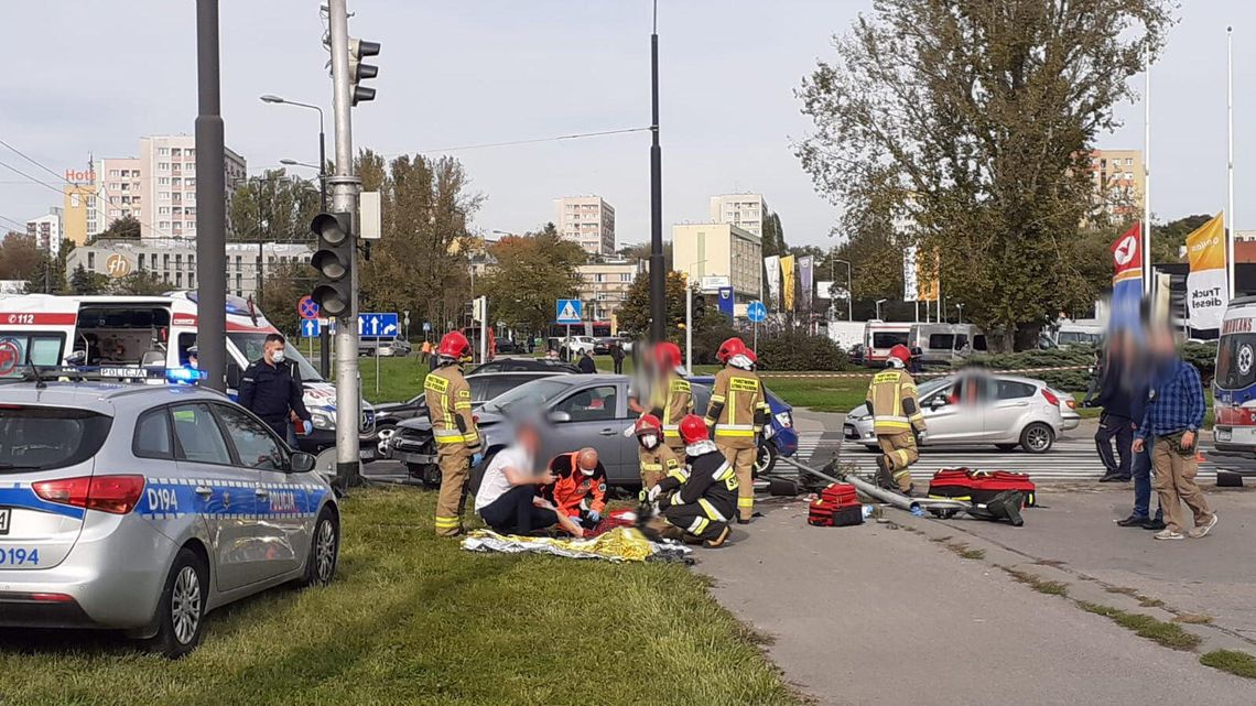 Lublin: Samochód wjechał w grupę ludzi. Wcześniej zderzył się z innym autem