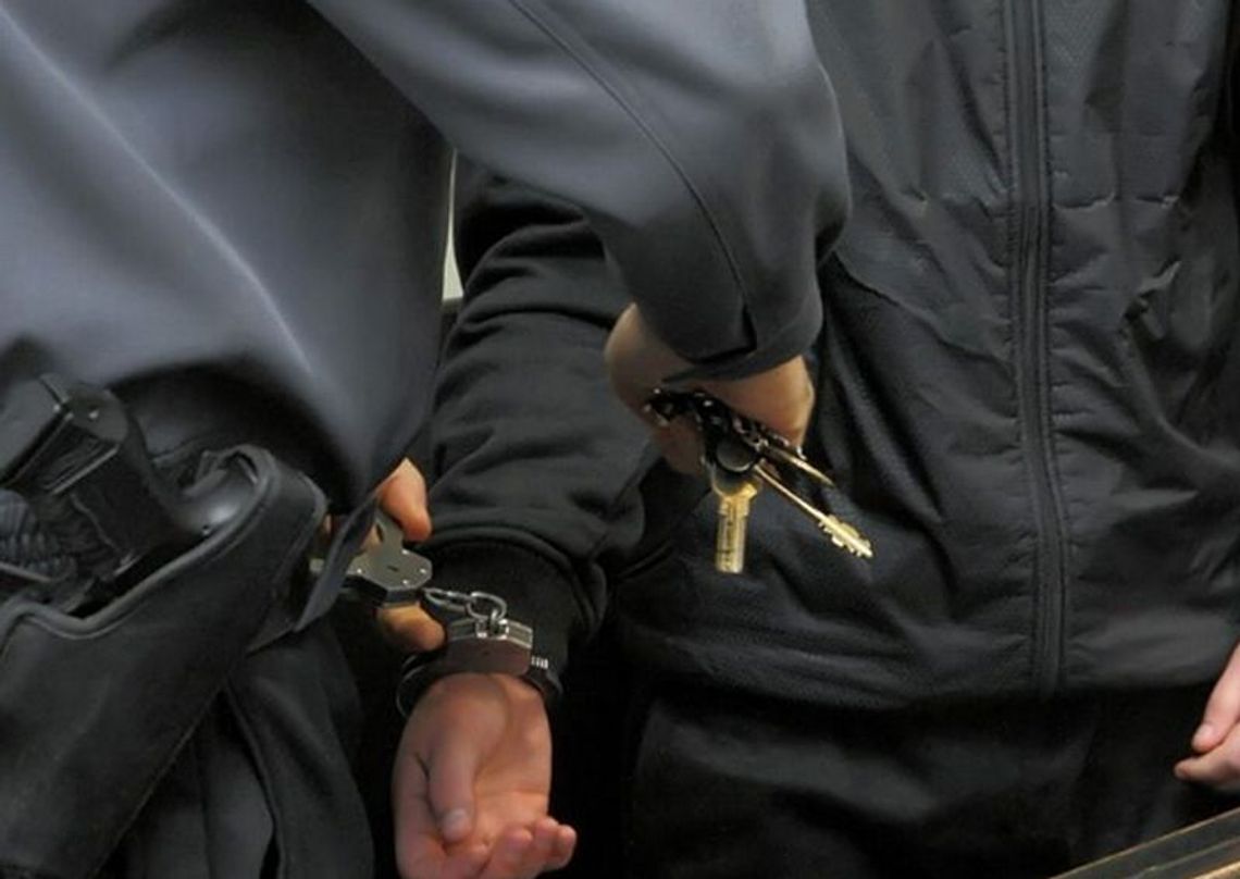 Lublin: Skatowali 24-latka na przystanku, chcieli zabrać mu buty Lublin: Skatowali 24-latka na przystanku, chcieli zabrać mu buty