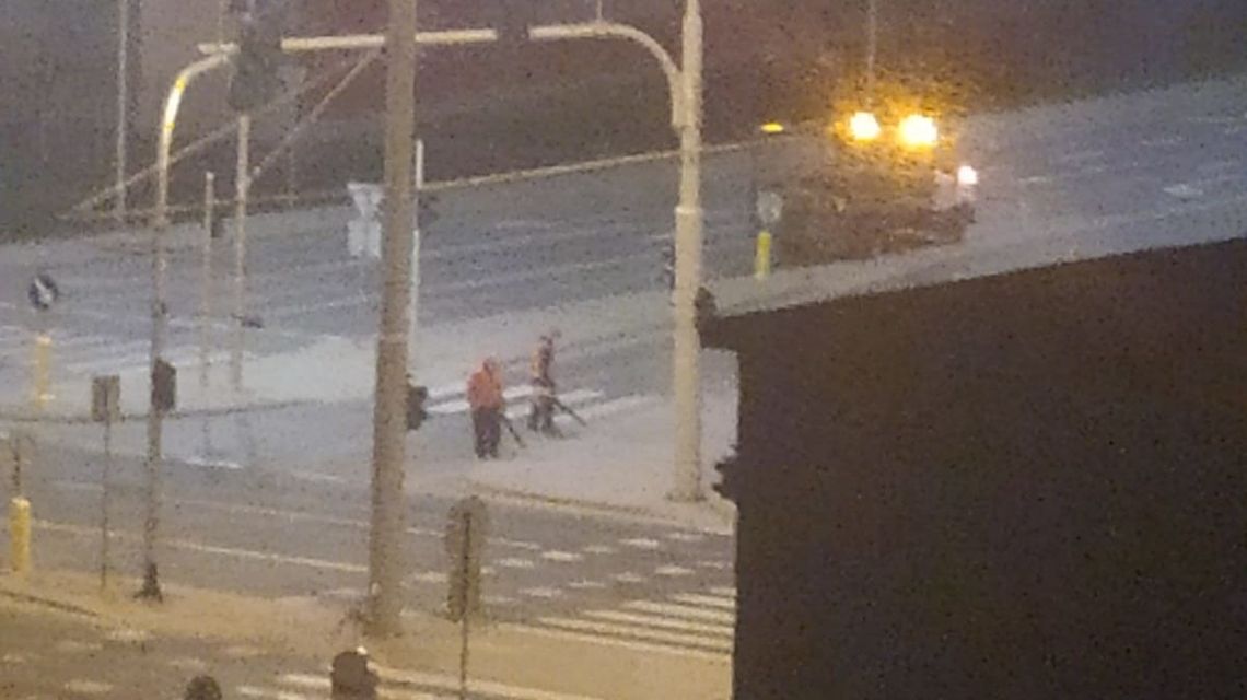 Lublin. Środek nocy, panowie z dmuchawami hałasują pod oknami. A na Mazowszu już zakazali takiego sprzętu Lublin. Środek nocy, panowie z dmuchawami hałasują pod oknami. A na Mazowszu już zakazali takiego sprzętu