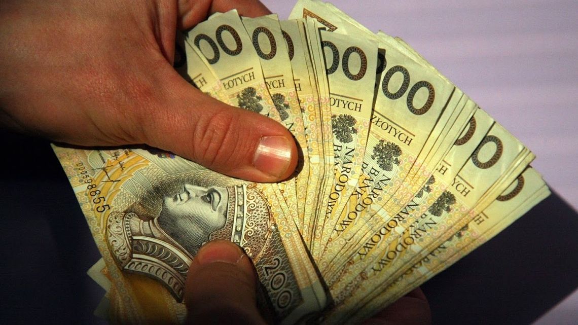 Lublin: Staruszka dała się oszukać, włożyła do kopert 30 tys. zł. Kurier nabrał podejrzeń