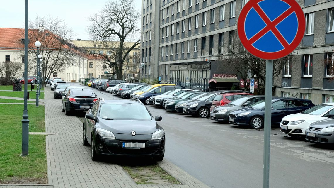 Lublin: Straż Miejska zapowiada walkę z kierowcami rozjeżdżającymi trawniki