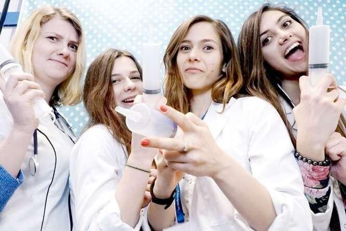 Lublin: Studenci Uniwersytetu Medycznego zapraszają maturzystów (zdjęcia)