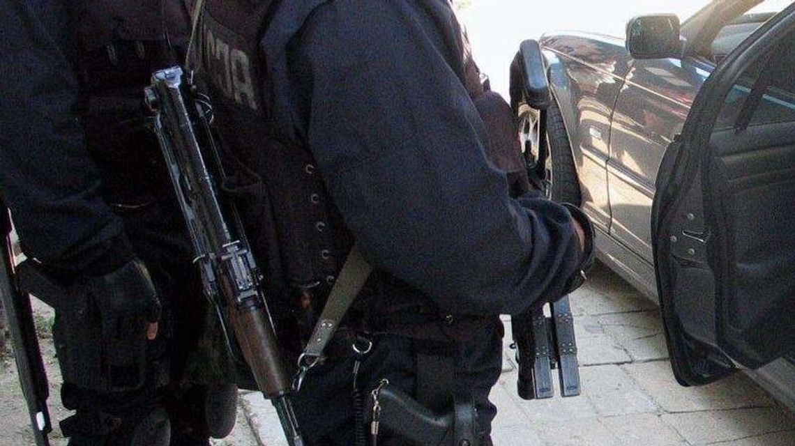 Lublin: Student chciał nielegalnie kupić broń, sprzedawca zadzwonił po policję. Jest wyrok