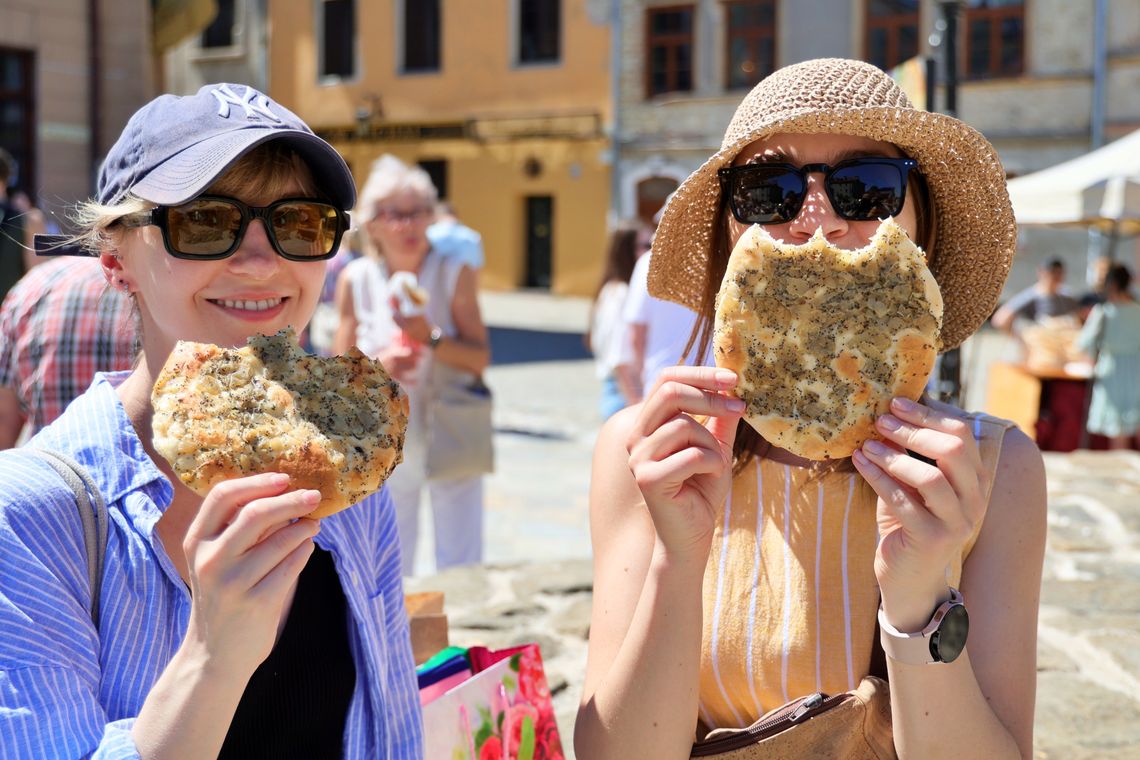 Lublin świętuje Dzień Cebularza. Tłumy mieszkańców na Placu Po Farze Lublin świętuje Dzień Cebularza. Tłumy mieszkańców na Placu Po Farze