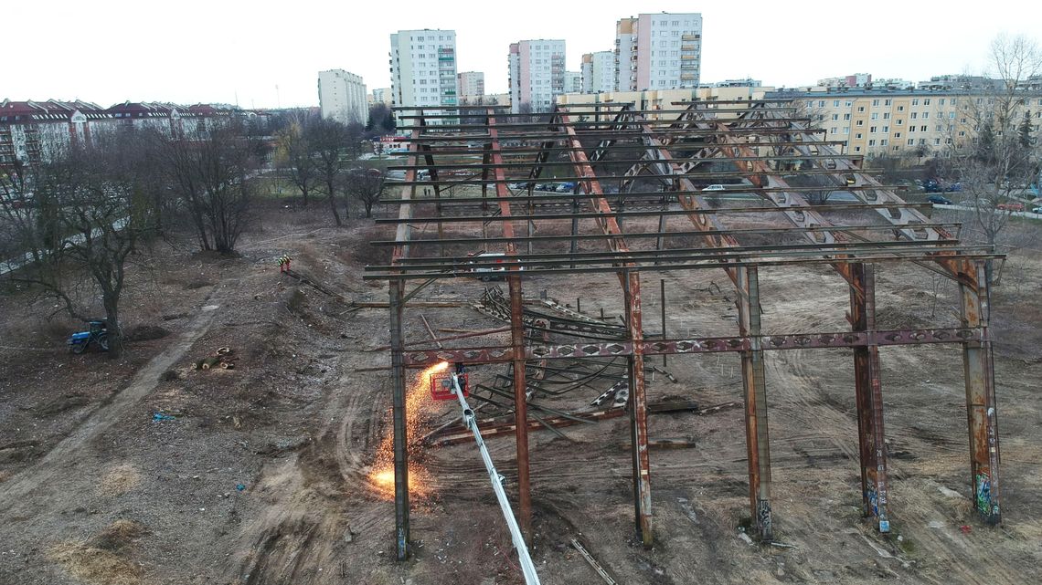 Lublin: Szkielet hali na Czubach już częściowo rozebrany [wideo, zdjęcia]