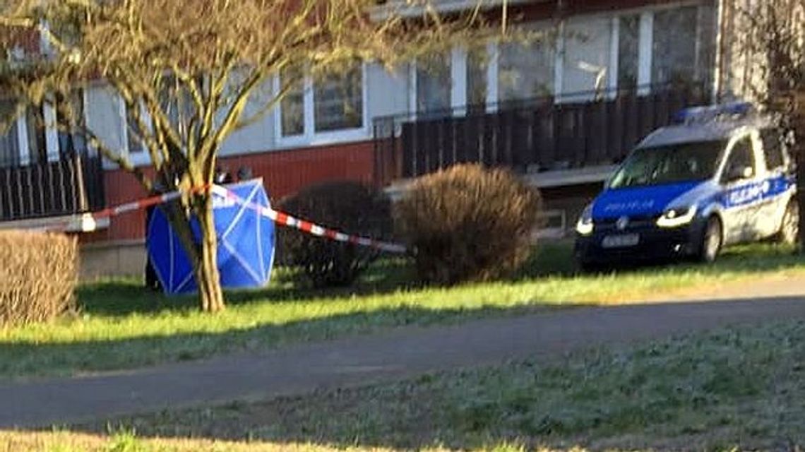 Lublin: Tragedia na Czubach. Koło bloku znaleziono ciało kobiety Lublin: Tragedia na Czubach. Koło bloku znaleziono ciało kobiety