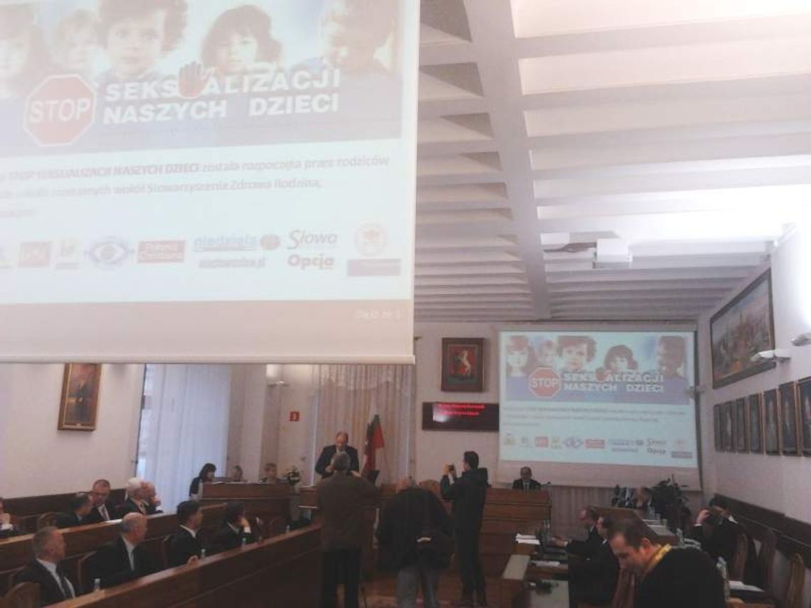 Lublin: Trwa sesja Rady Miasta. Radni kłócą się o gender
