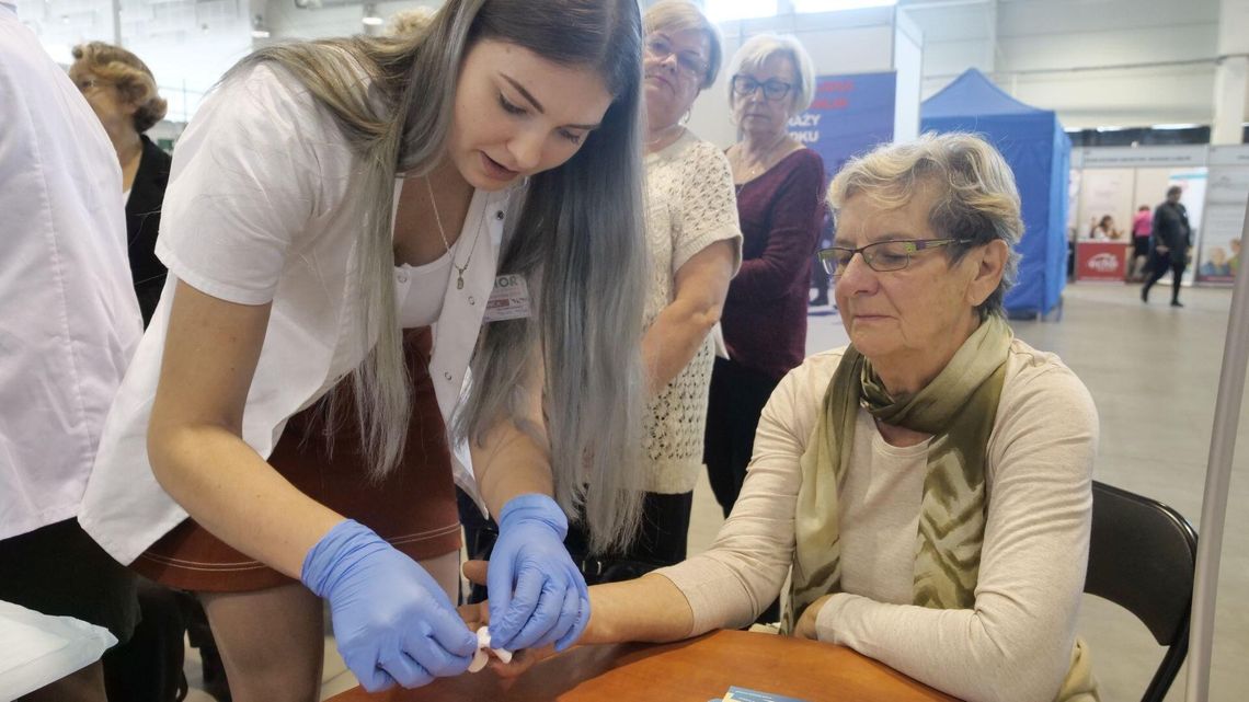 Lublin: Trwają targi seniorów. Pokaz mody, koncerty, bezpłatne badania [zdjęcia]
