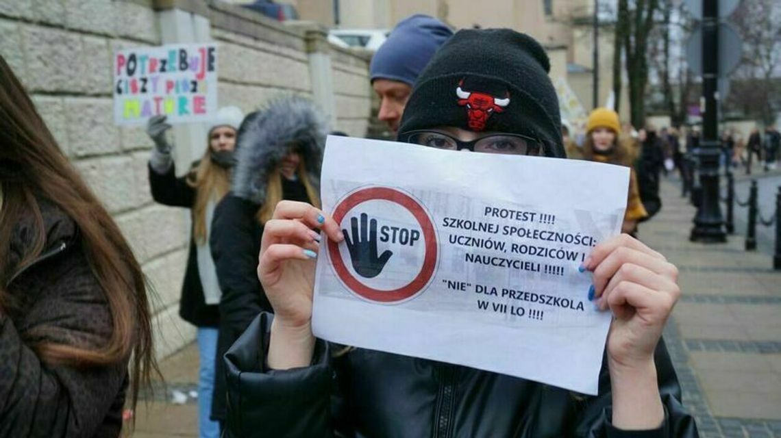 Lublin. Uczniowie protestują, a radni zagłosują nad szkolnymi przeprowadzkami 