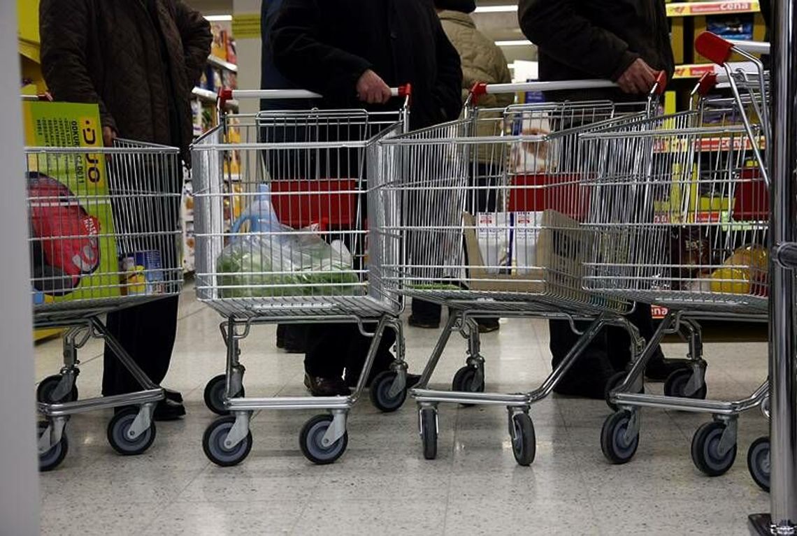 Lublin: Ukradli 17 wózków sprzed supermarketów Lublin: Ukradli 17 wózków sprzed supermarketów