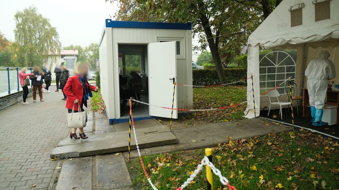 Lublin: W kolejce na test z wirusem. Albo po wirusa?