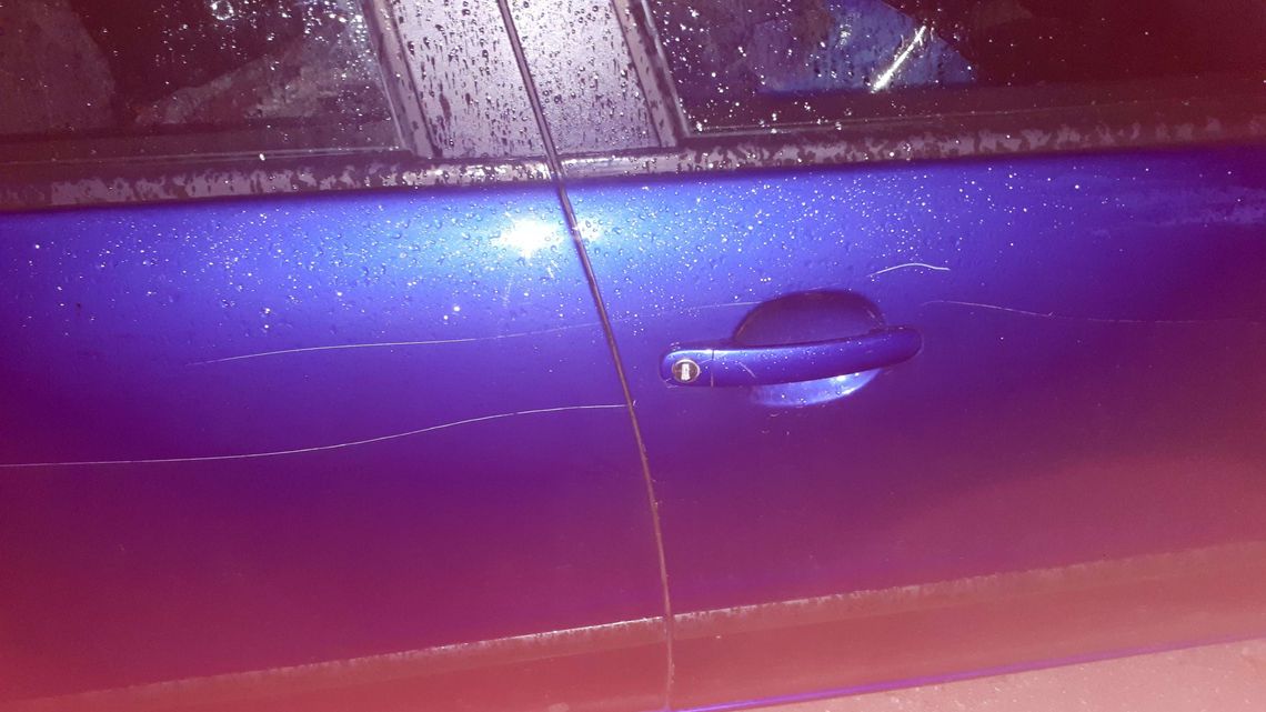 Lublin: Wandal grasuje na Czechowie i niszczy samochody Lublin: Wandal grasuje na Czechowie i niszczy samochody