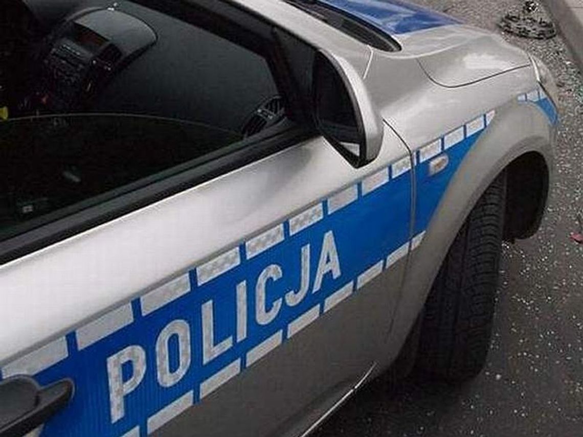 Lublin: Wandale przewracali samochody, wybijali szyby Lublin: Wandale przewracali samochody, wybijali szyby