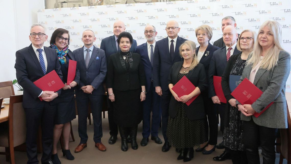 Lublin. Władze miasta wręczyły medale dla najbardziej zasłużonych dyrektorów