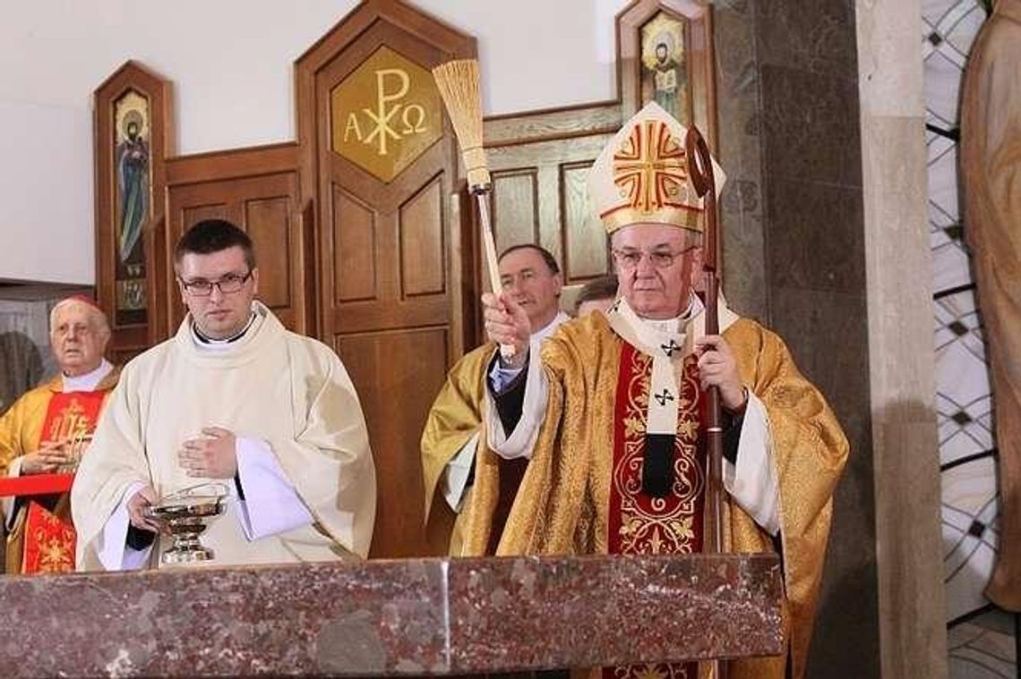 Lublin wspominał Jana Pawła II. Uroczysta msza św. w kościele na Czubach Lublin wspominał Jana Pawła II. Uroczysta msza św. w kościele na Czubach