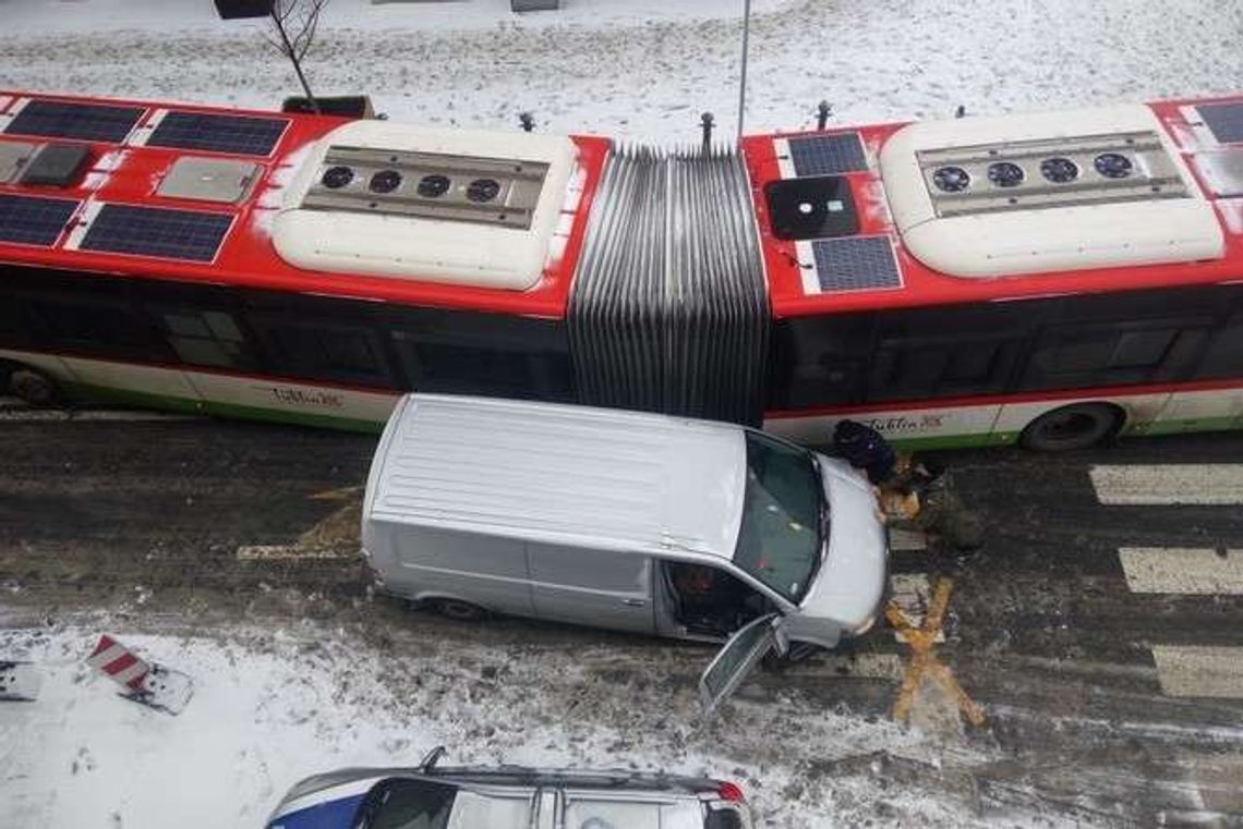 Lublin: Wybita szyba w autobusie i ranna pasażerka