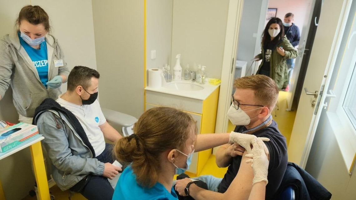 Lublin: Wydłużony czas pracy mobilnego punktu szczepień