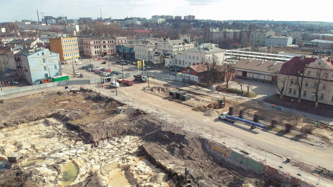 Lublin: Wykopią ogromną dziurę pod budowę nowego Dworca Metropolitalnego [zdjęcia]