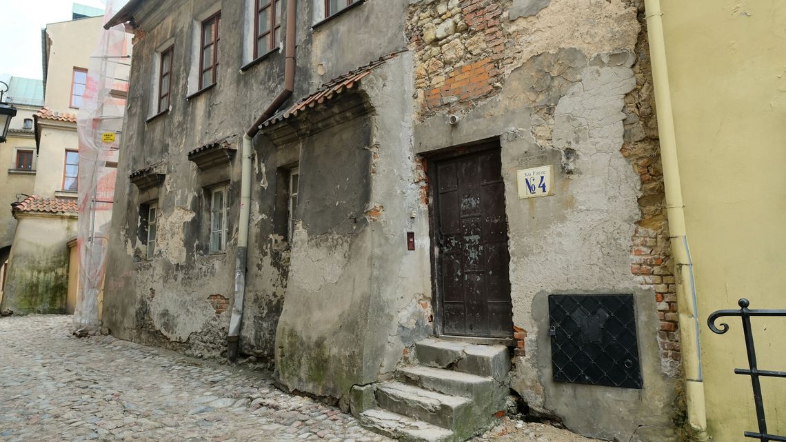 Lublin: XIX-wieczna kamienica na Starym Mieście w fatalnym stanie. Rozpoczął się remont Lublin: XIX-wieczna kamienica na Starym Mieście w fatalnym stanie. Rozpoczął się remont