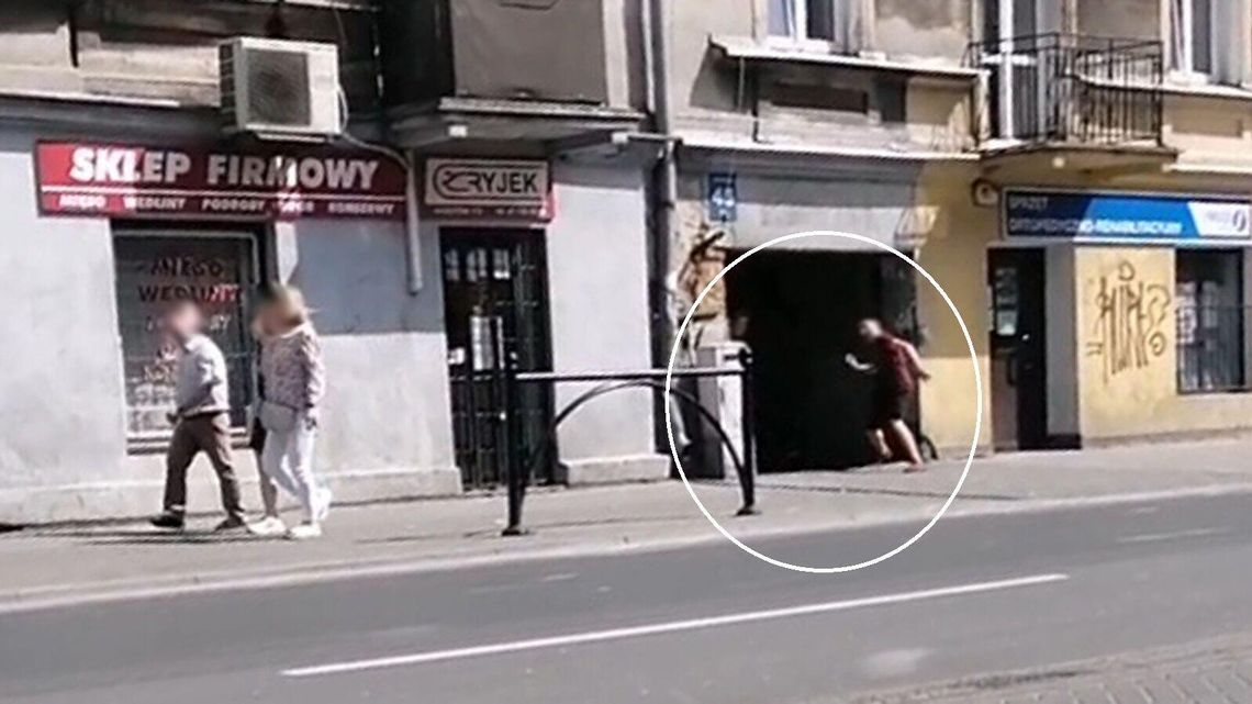 Lublin. Z bramy posypały się kamienie. Jedna z osób została opluta. Powód? Tęczowa torba Lublin. Z bramy posypały się kamienie. Jedna z osób została opluta. Powód? Tęczowa torba