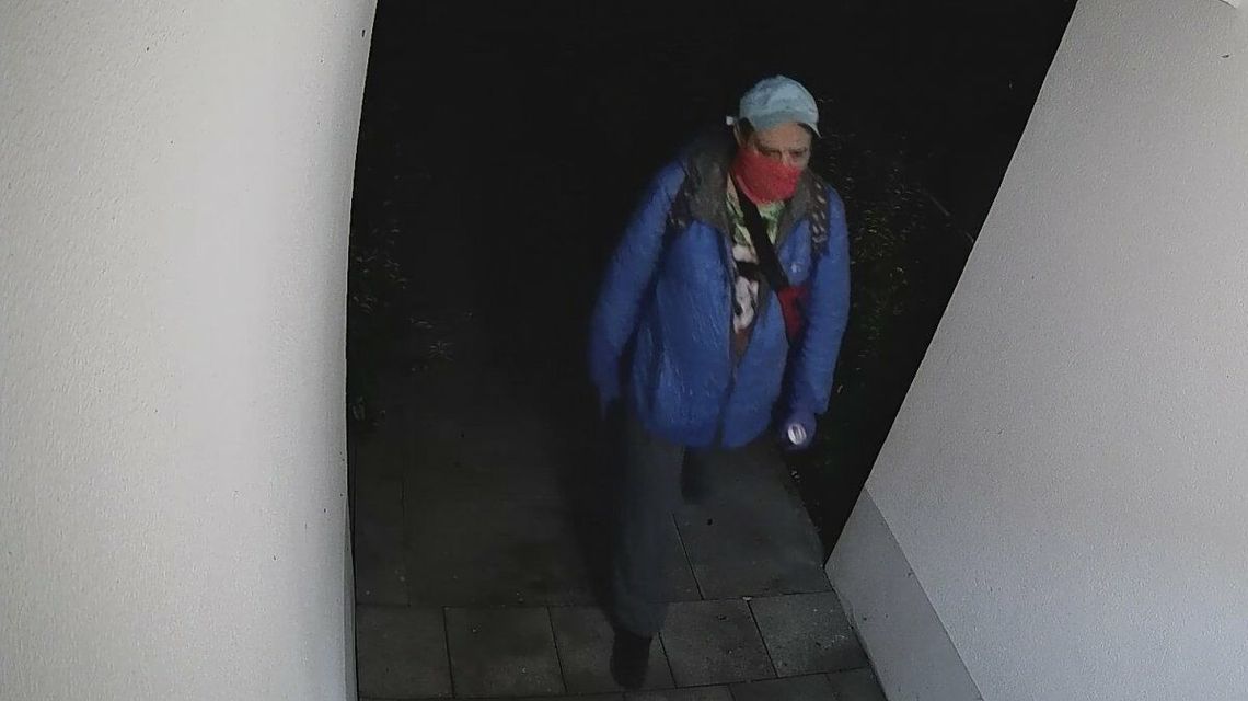 Lublin. Z podziemnego garażu zginął rower. Policja pokazuje zdjęcie złodzieja