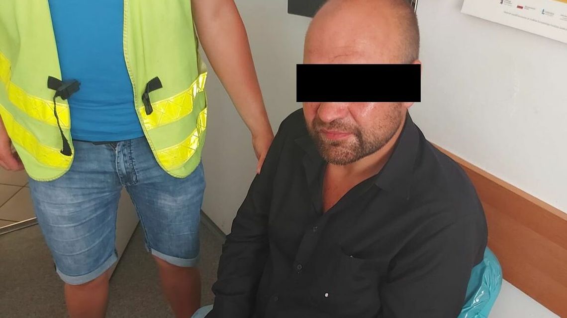 Lublin. Zakrwawiony mężczyzna siedział na przystanku. Wiadomo co się stało Lublin. Zakrwawiony mężczyzna siedział na przystanku. Wiadomo co się stało