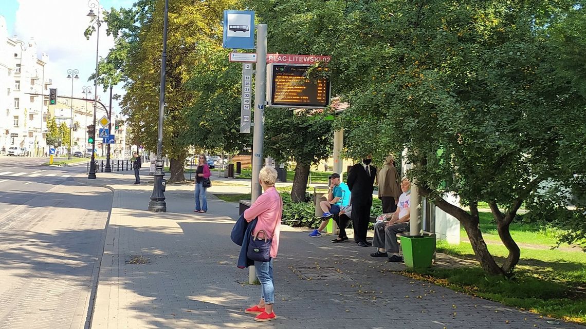 Lublin: Zamieszanie na przystankach, szwankuje informacja. Zamknięta ul. Dolna 3 Maja
