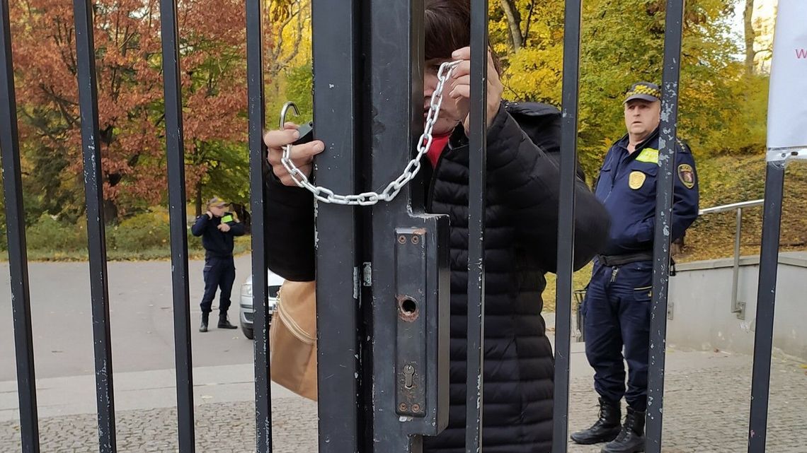 Lublin. Zamknięte ulice i miejsca parkingowe oraz Ogród Saski. "Ze względów taktycznych"