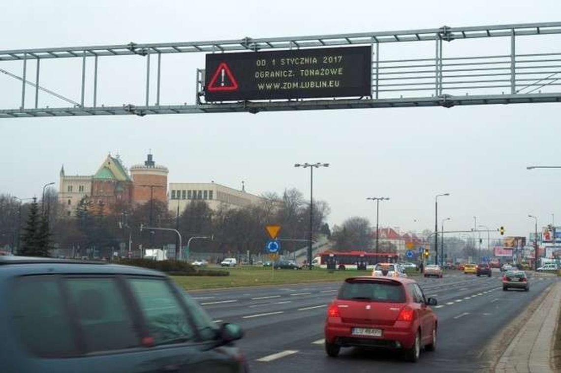 Lublin zamknięty przed ciężarówkami. Jest całodobowy zakaz ruchu Lublin zamknięty przed ciężarówkami. Jest całodobowy zakaz ruchu