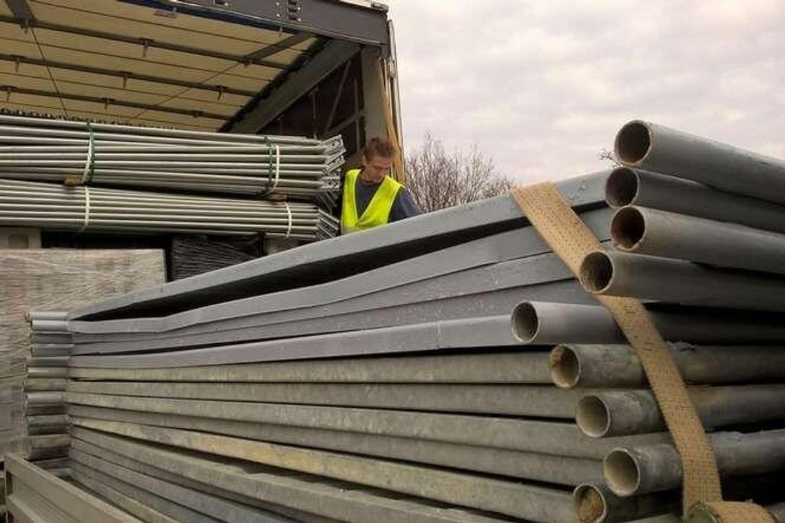 Lublin: Zamykają plac Litewski. Zaczęła się budowa ogrodzenia Lublin: Zamykają plac Litewski. Zaczęła się budowa ogrodzenia