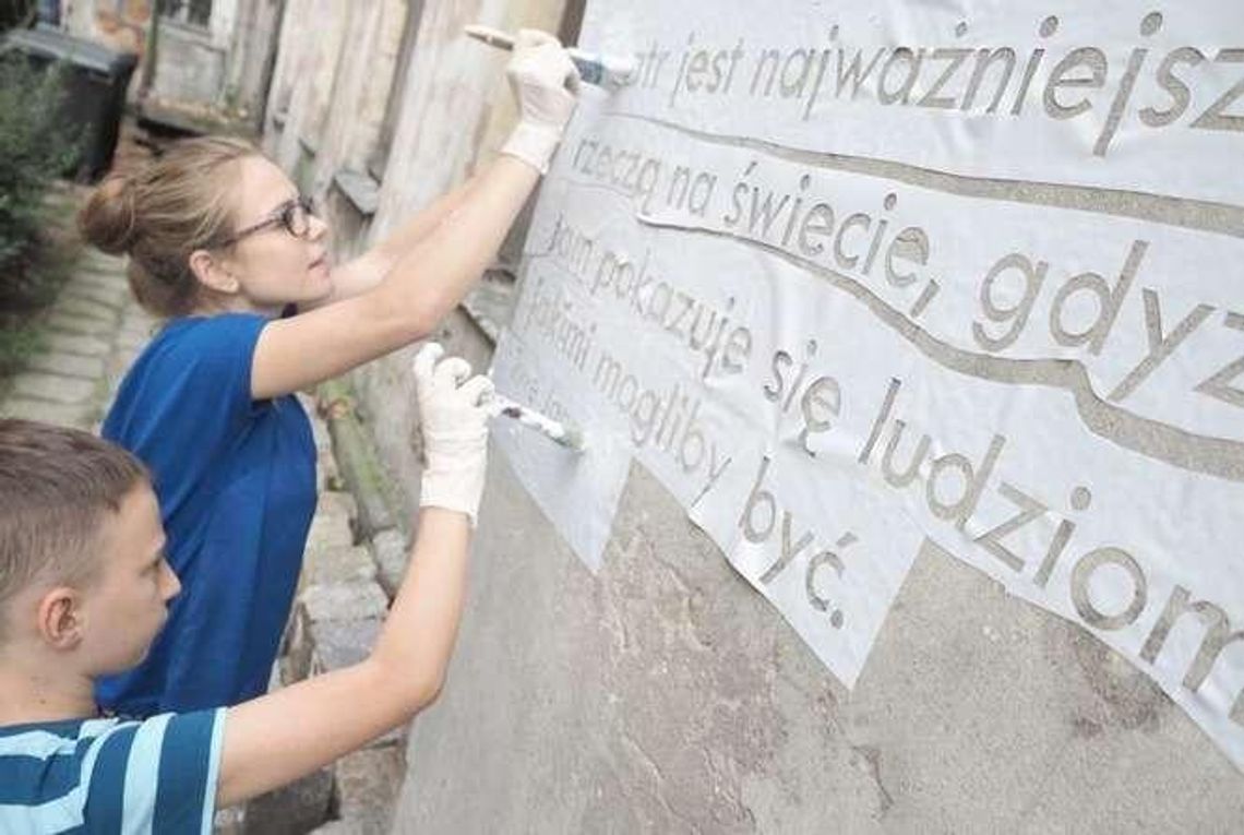 Lublin: Zaniedbane miejsca zamieniają w "Podwórka opowieści" Lublin: Zaniedbane miejsca zamieniają w "Podwórka opowieści"
