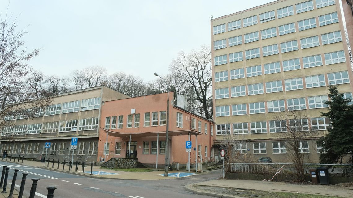 Lublin: Zaraz wjadą buldożery i wyburzą starą siedzibę urzędników