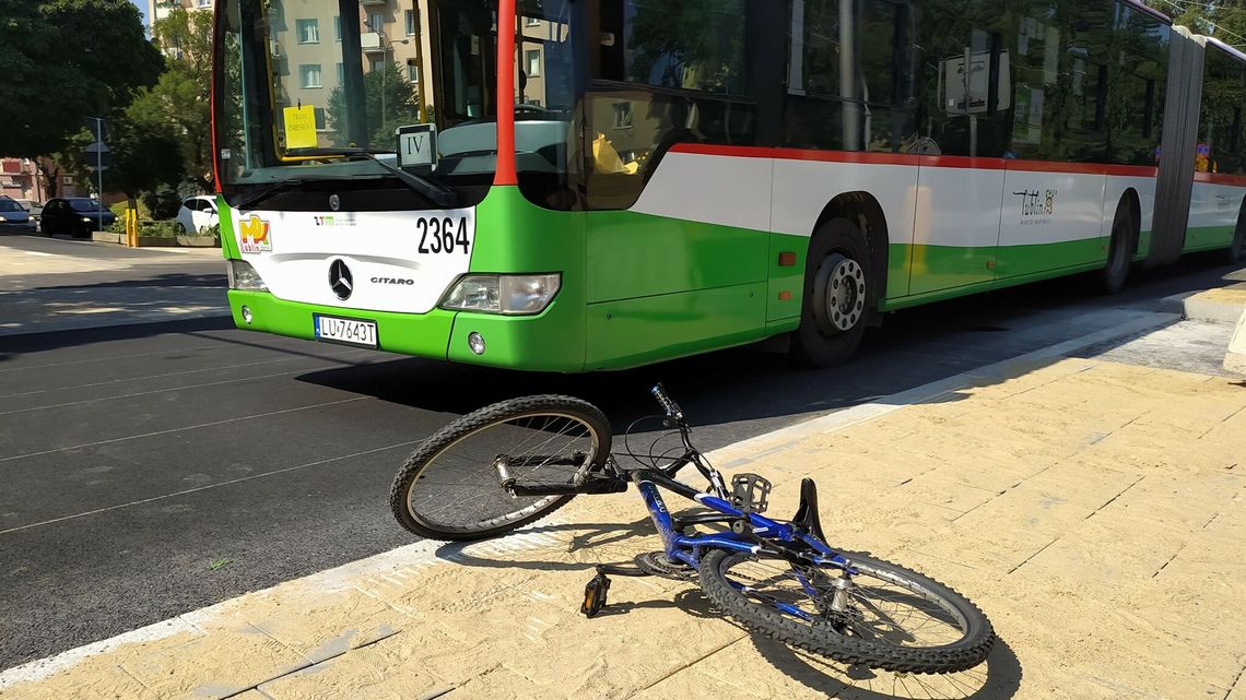 Lublin: Zderzenie autobusu z rowerzystą. Duże utrudnienia na skrzyżowaniu