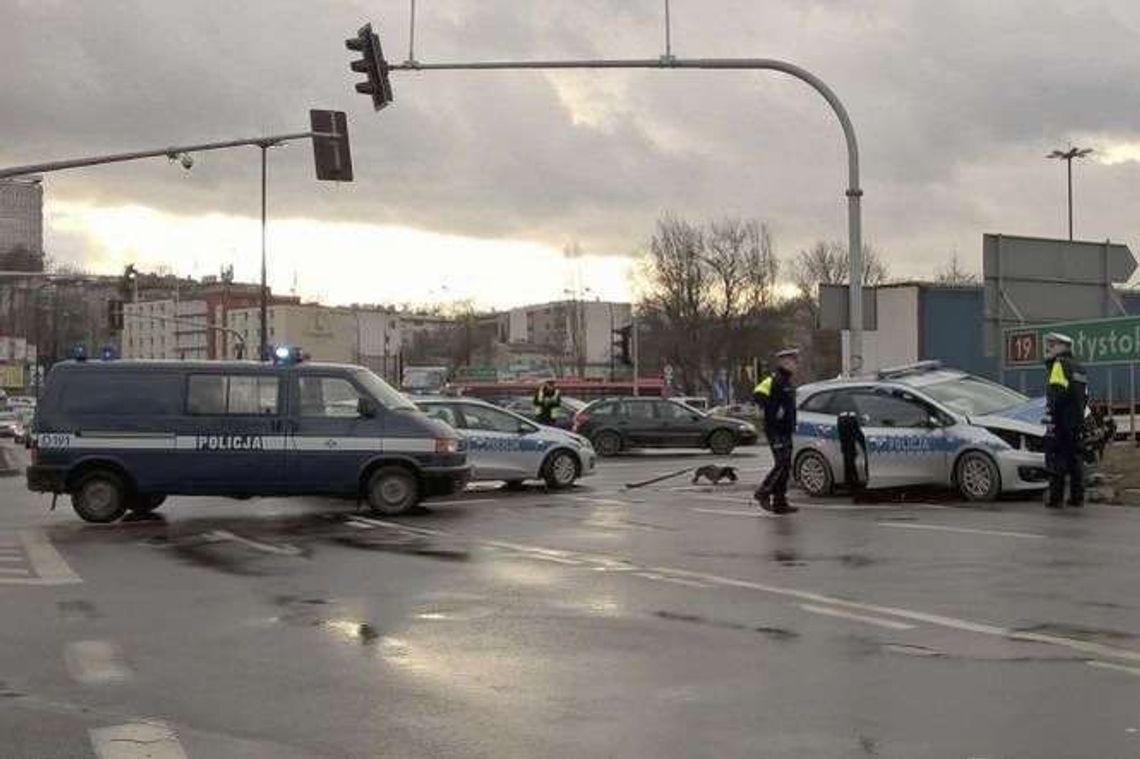 Lublin: Zderzenie mazdy z radiowozem. Duże utrudnienia w ruchu (zdjęcia)