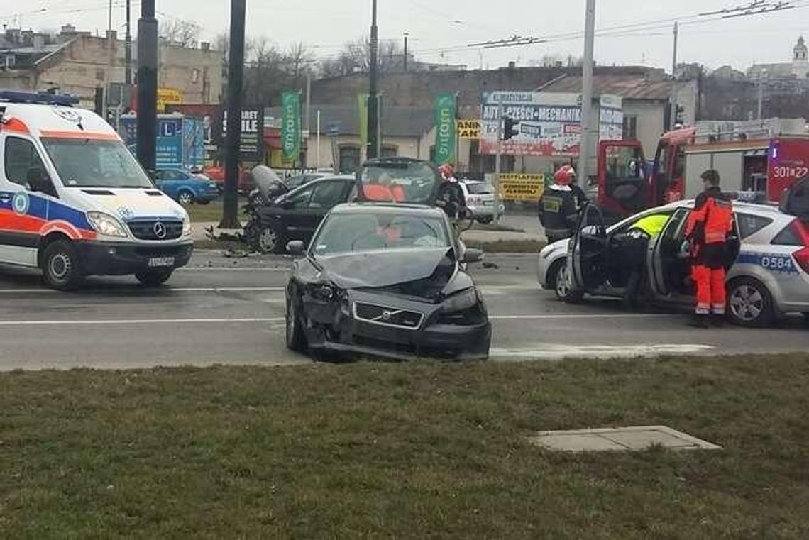 Lublin: Zderzenie volvo i renault. Kto wjechał na czerwonym?