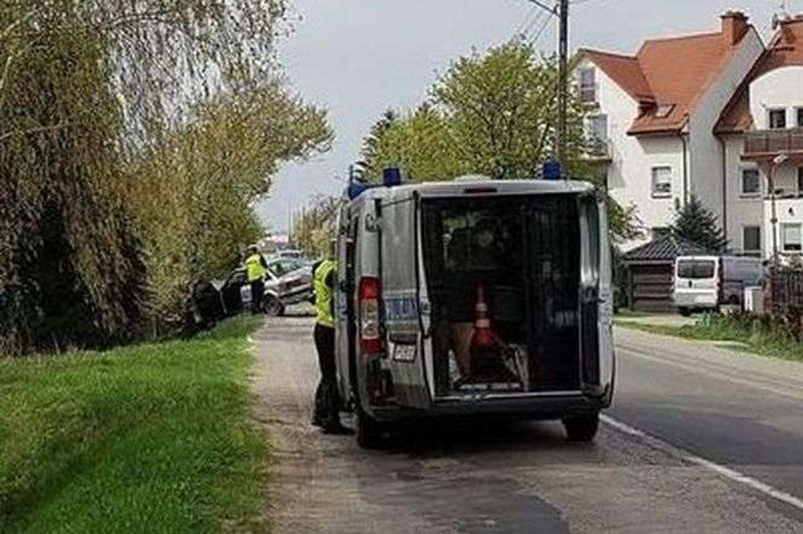 Lublin: Zjechał na pobocze i uderzył w drzewo. Nie żyje