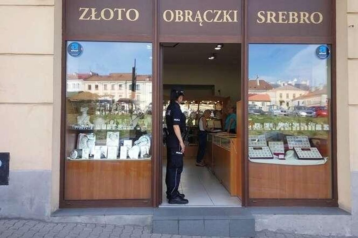 Lublin: Złodziej ukradł "na wyrwę" palety z biżuterią